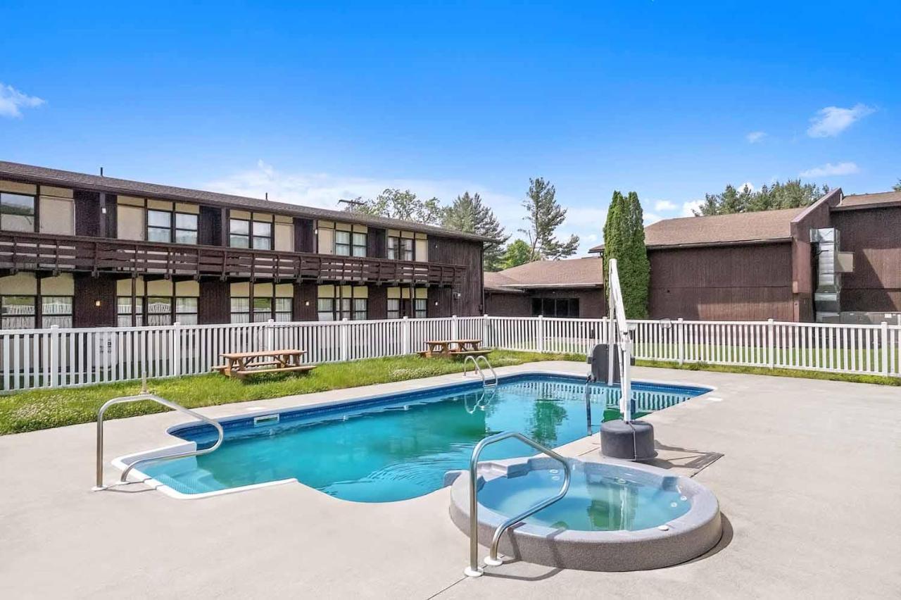 Shadowbrook Resort Tunkhannock Экстерьер фото
